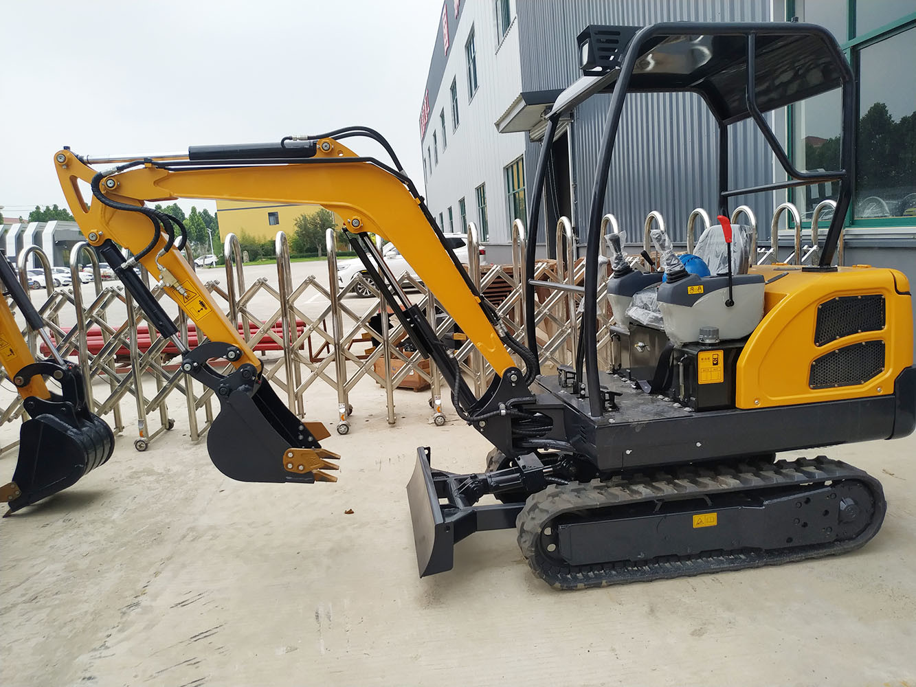 Municipal Works 1.8 Ton Mini Excavator Swing Boom Small Hydraulic Excavator HT18