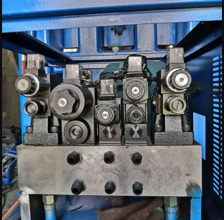 Standard Epoxy Resin APG Clamping Machine 33kv Transformer CT PT