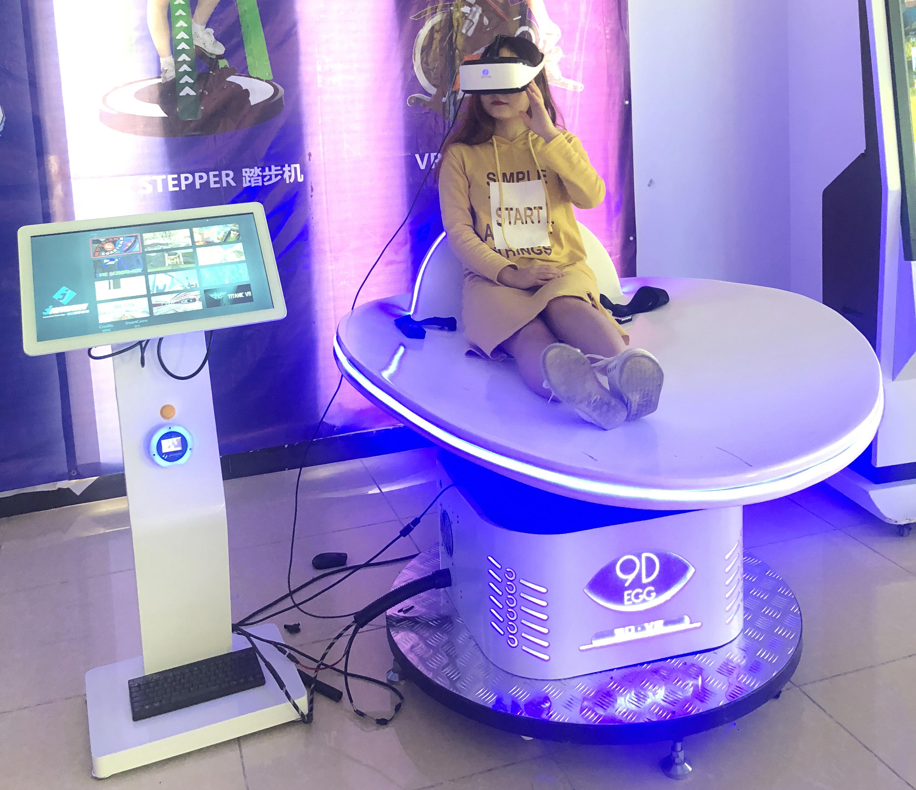 Coin Operated Virtual Reality Cinema White Thrill Ride Simulator For VR Center