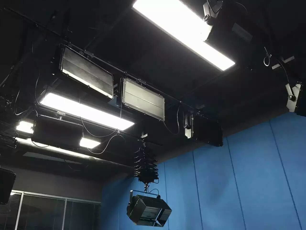CRI95 300W LED Studio Light 3200K-5600K Adjustable Silent Cooling RDM DMX Control