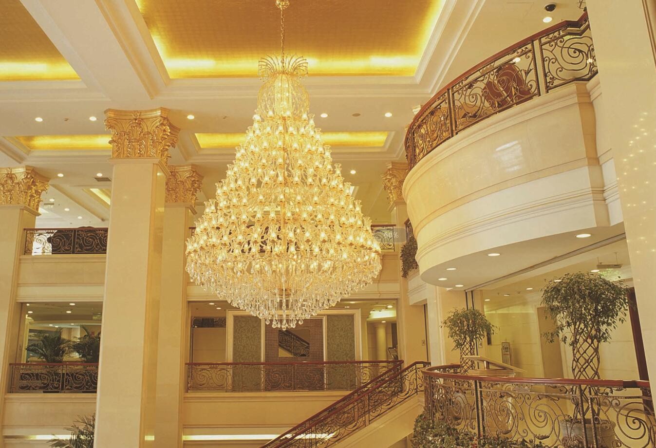 Lobby Hotel Project Furniture With Glass Chandelier