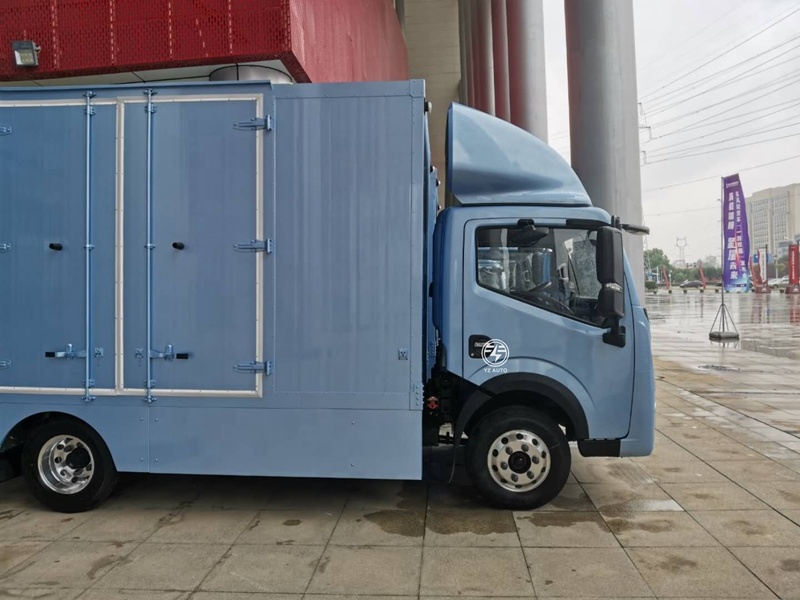 18.5 CBM Container Capacity 6-Tire Electric Cargo Truck with and Customizable Box Van