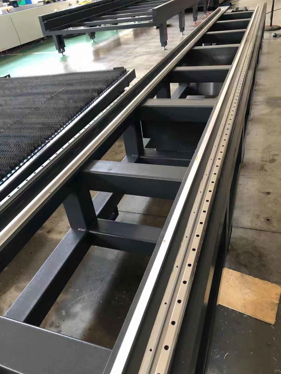 Pipe Tube Industrial CNC Laser Cutting Machine Sheet Metal 6500mm 1.2G 3KW 4KW