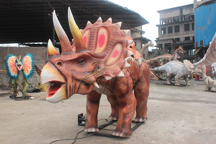 Realistic Animatronic Red Triceratops Dinosaur Ride For Amusement Park