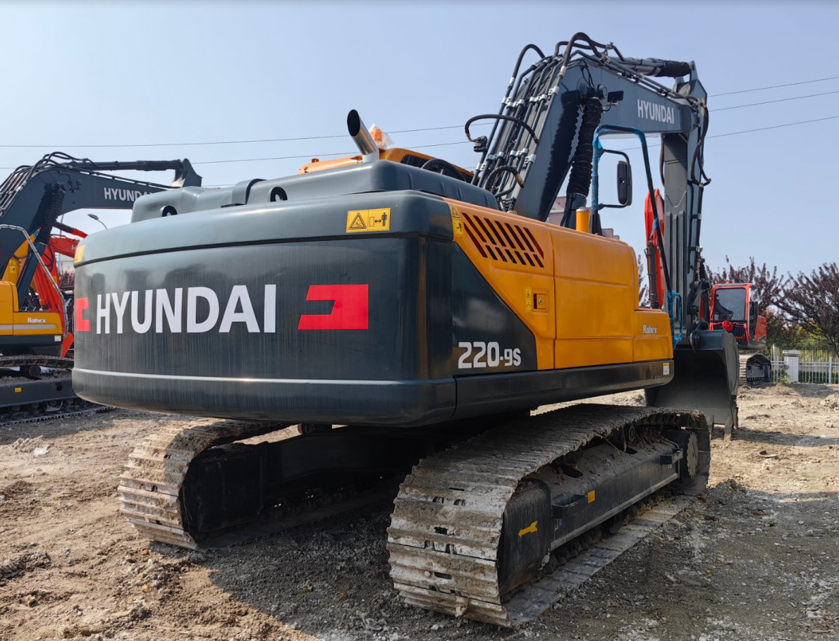 Korea Brand Hyundai 220LC Used Crawler Excavators Heavy Duty 22T Digger Machine