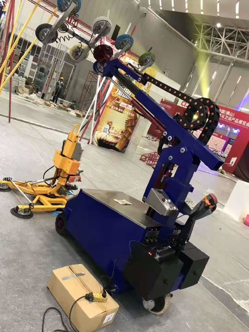 CE Glass Handling Trolley Electric Mobile Glass Lifting Crane Heavy Panels Lifting Robot with Vacuum System