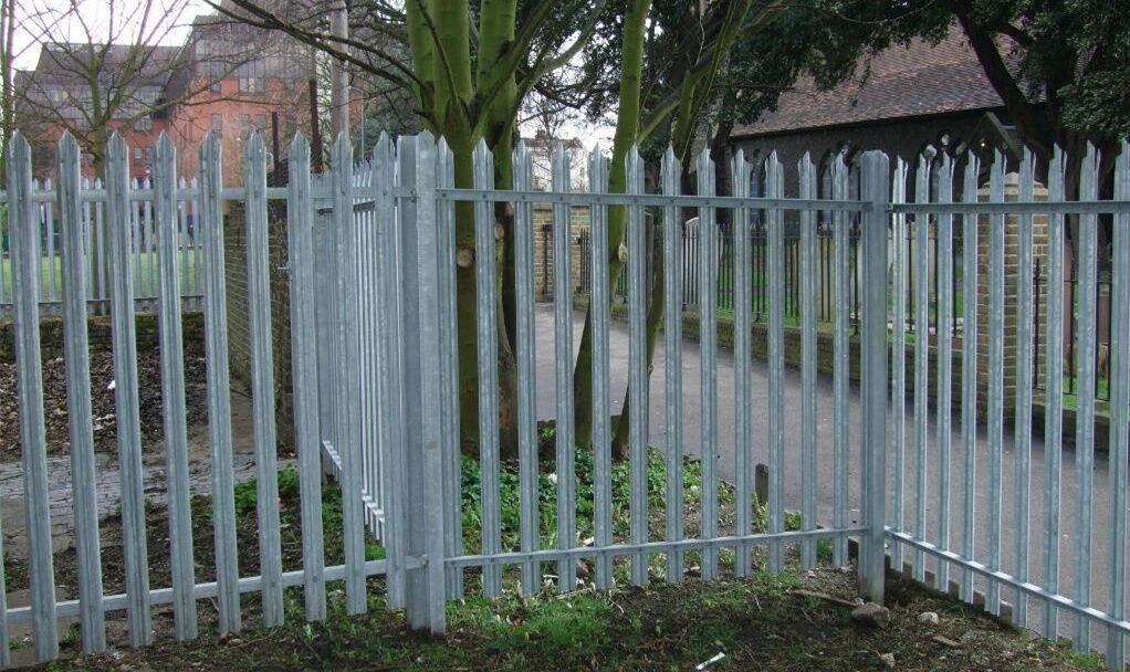 CE Black 1.2 Metres Steel Palisade Fencing With Triple Pointed Top