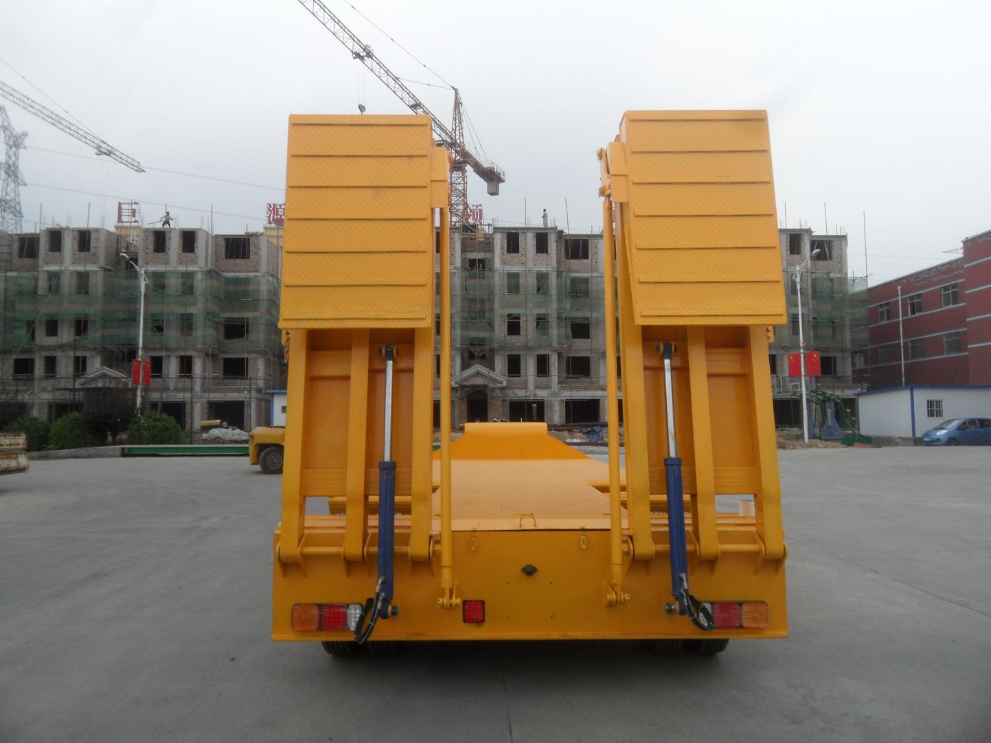 50 Ton Capacity Low Boy Truck Semi Trailer with Hydraulic Ramp and Main Beam Q345B
