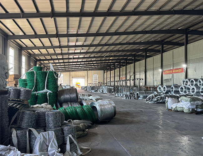 Cross Barbed Wire Defensive Measures Anti-corrosion Galvanized Welded Barb Wire Fence Wire