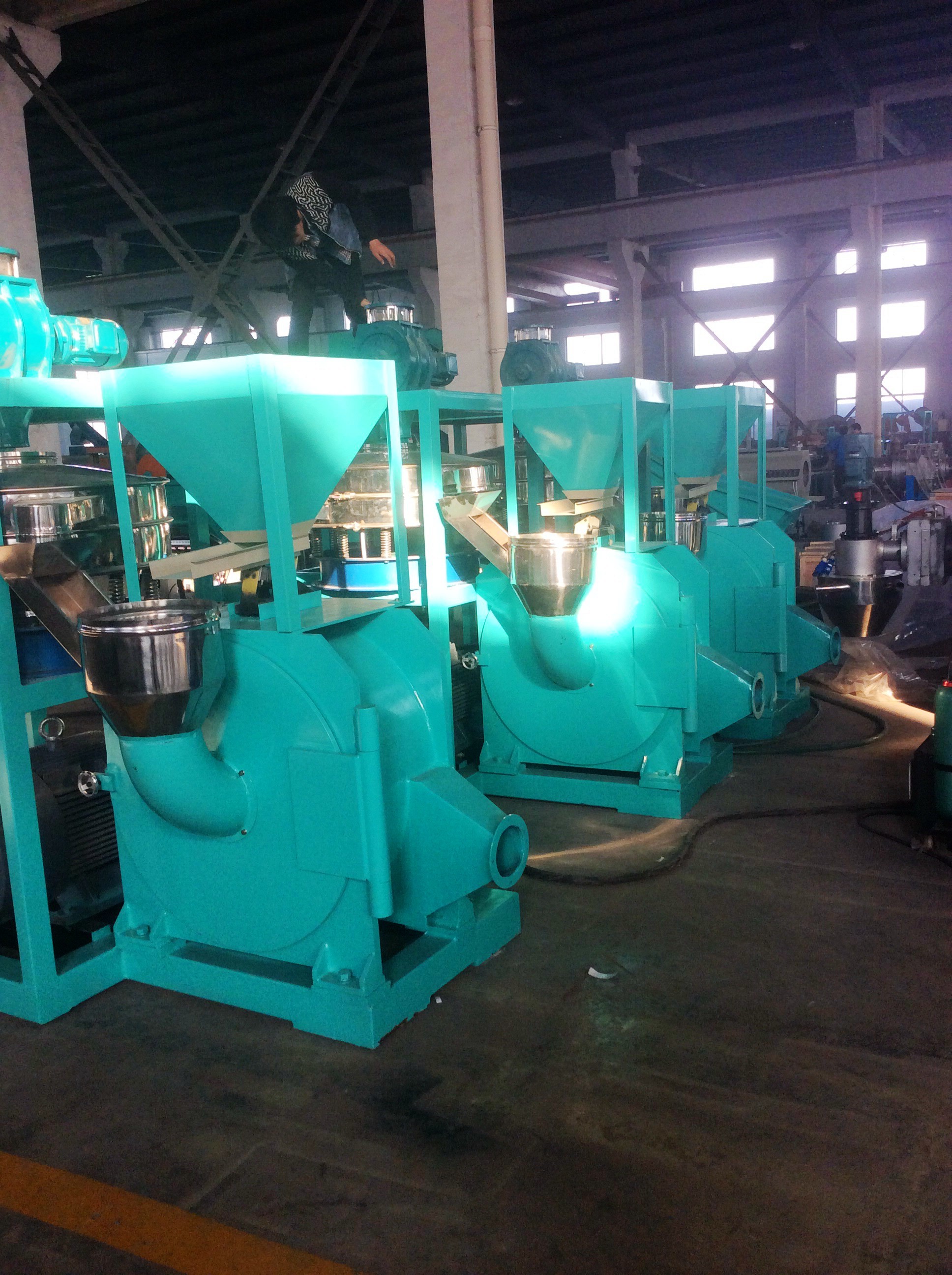 250kg / H Automatic PVC Pulverizer Machine Steel Blade Compact Structure