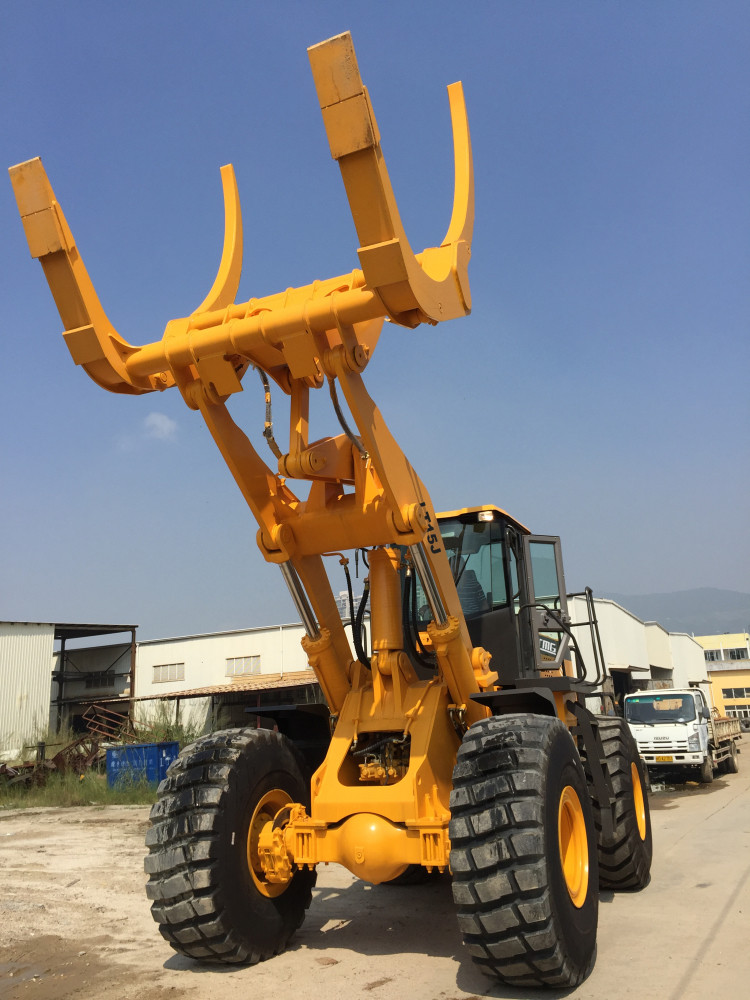 Cummins Engine Wheeled Log Loader Grapple 15000 KG Rated Load 35° Turning Angle