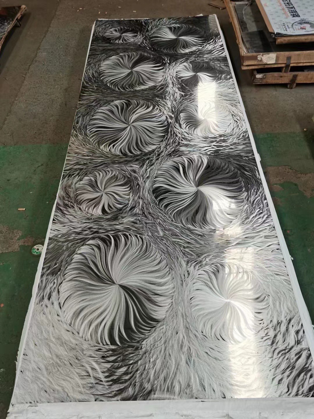 High quality ss 304 2B/BA/No.4/HL/8k fininsh Polish swirl pattern stainless steel sheet for interior decorator
