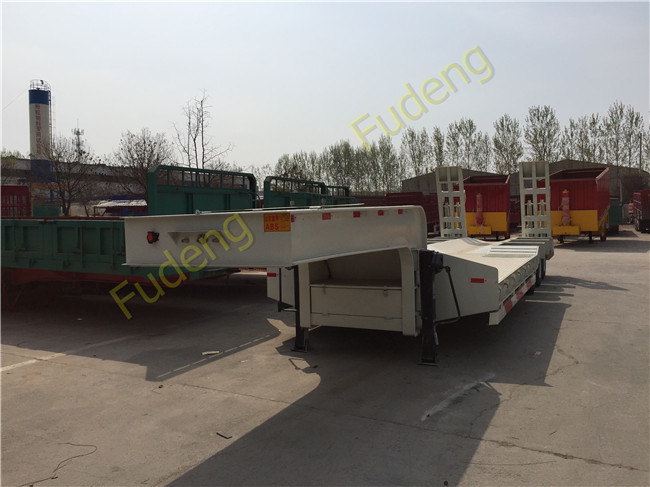 4 Axles Lowboy Equipment Trailers High Strength Steel Material 40T To 100T Payload