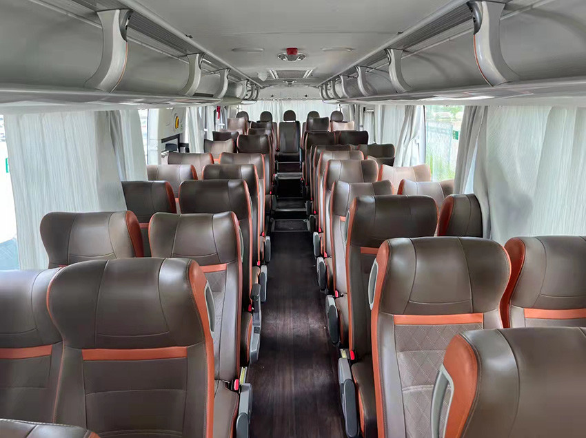 48 Seats Pre-Owned Buses Manual Transmission Large Size