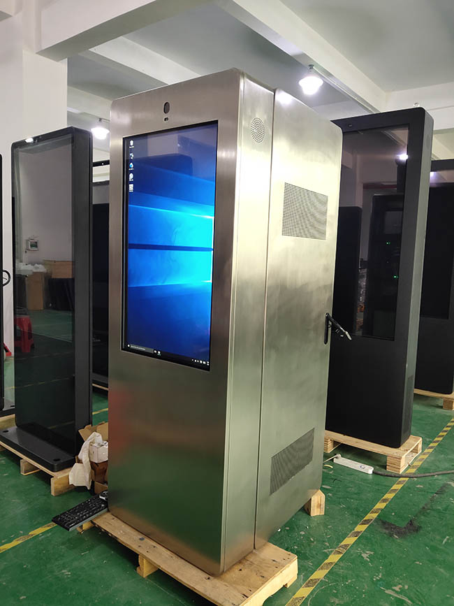 43 Inch Waterproof Outdoor Capacitive Battery Powered Digital Posters Portable LCD Display Outdoor