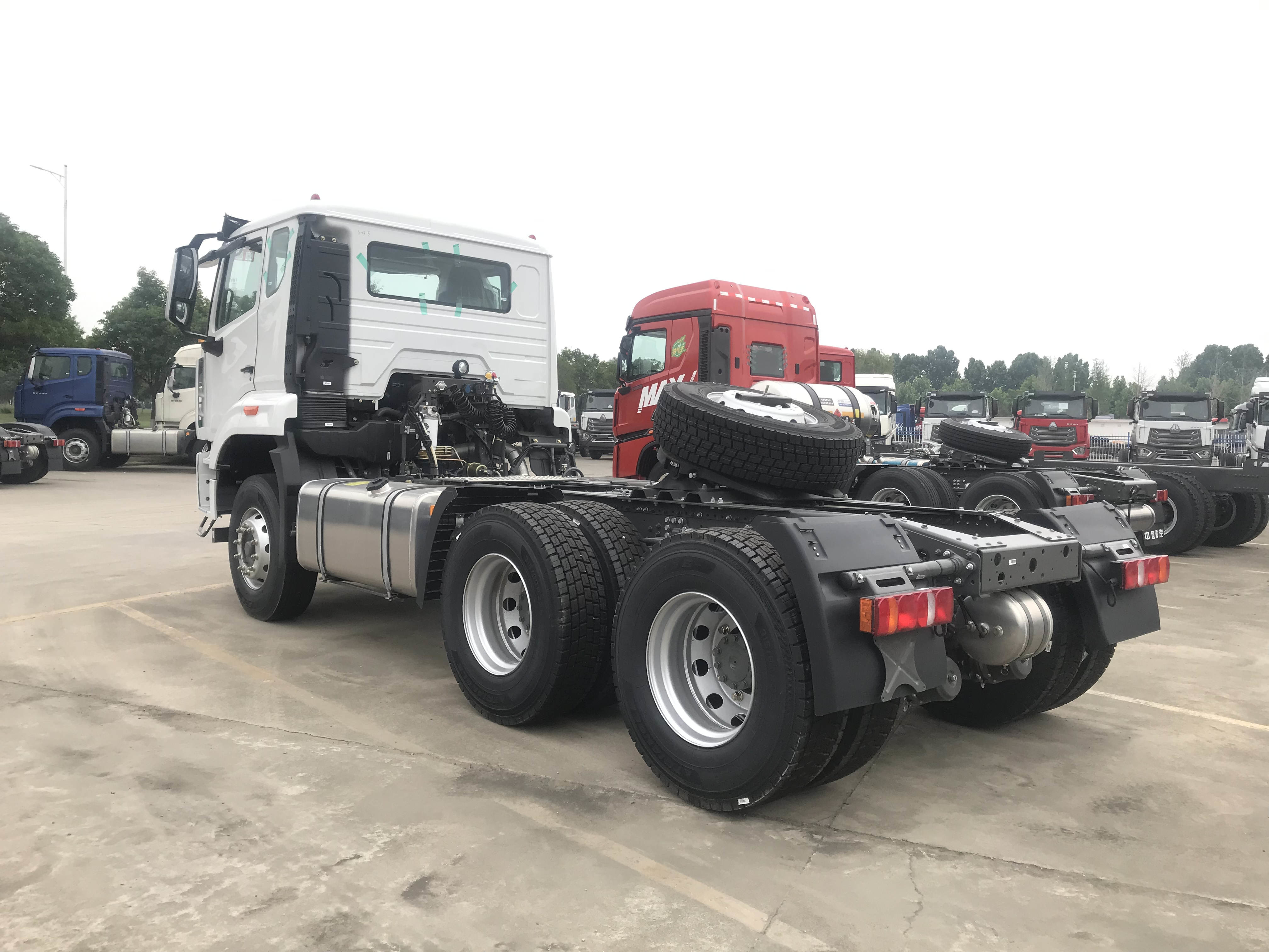 Trailer Truck Head Hohan Tractor Head Howo NX New Model 2025 Year 10 Tires Right Hand Drive