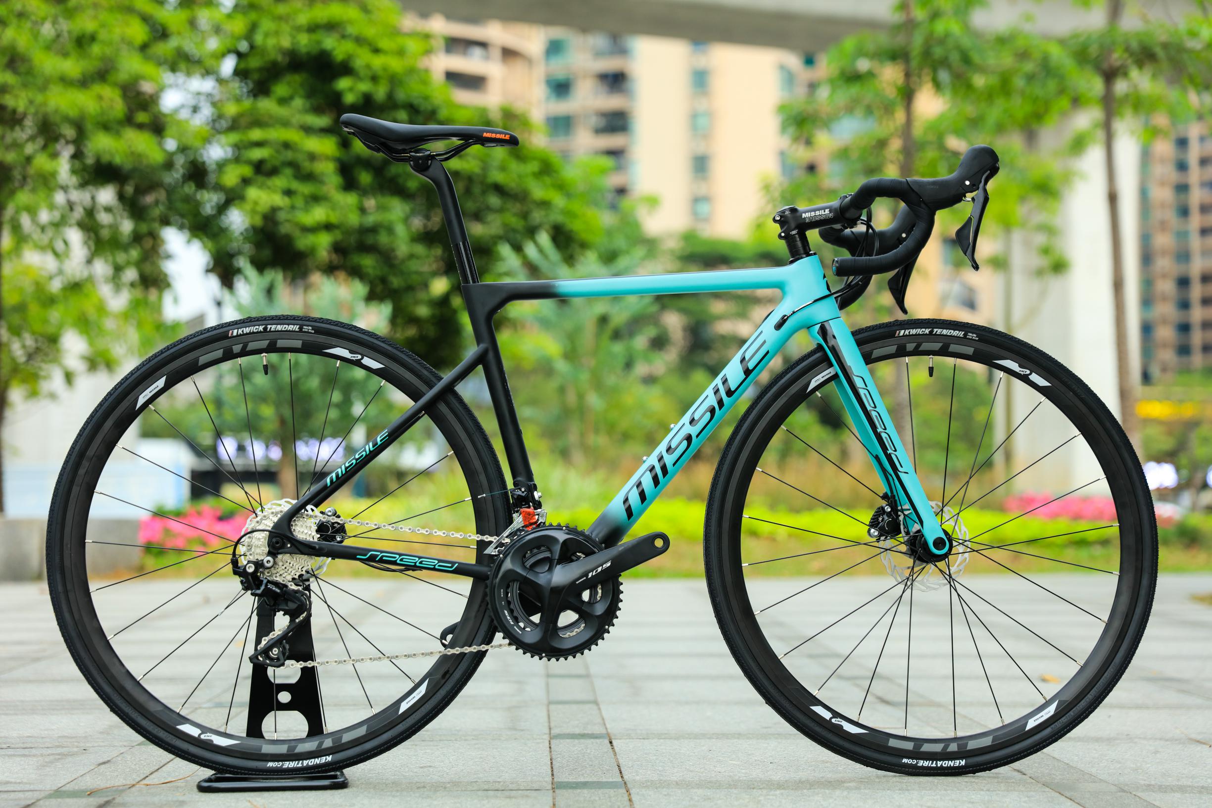 Race Roadbike Cycle with Disc Brake and Carbon Fibre Fork OEM 21 Speed MTB Mountain Bicycle