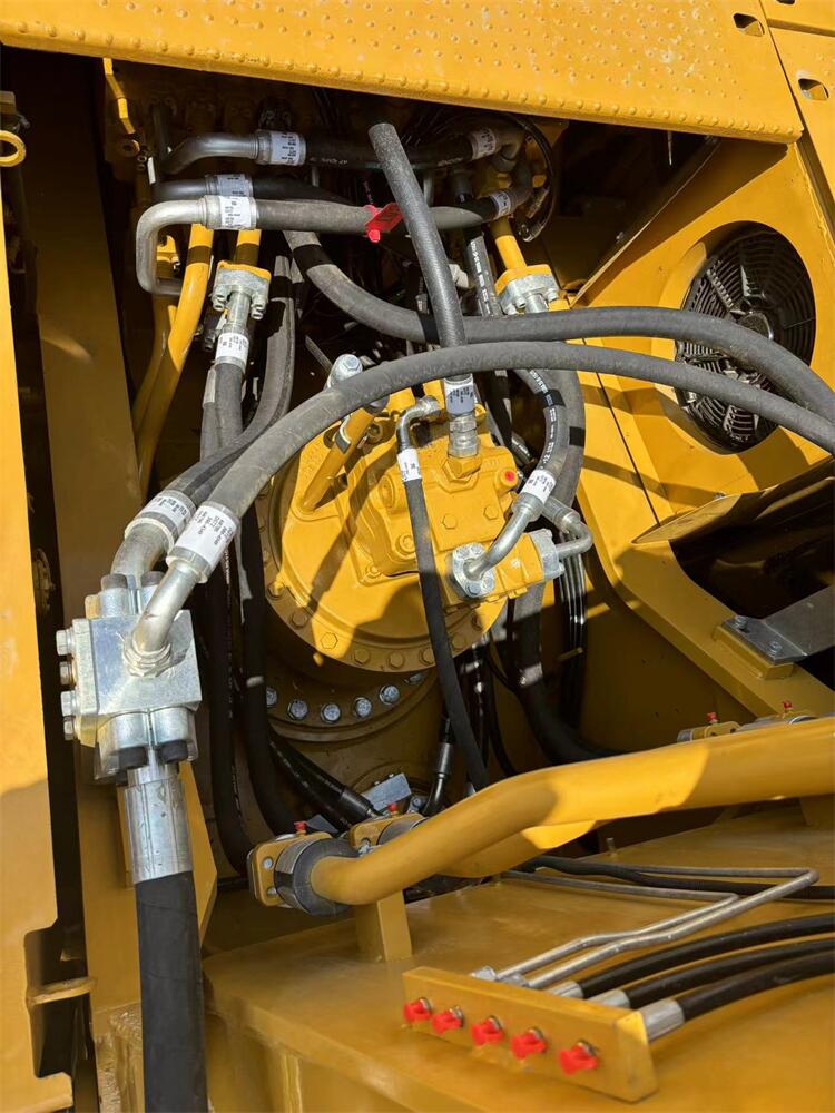 Original Hydraulic Valve Used CAT 336D 330BL Excavator with Low Hours and Low Freight