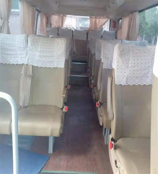 National Express Used Yutong Bus Second Hand Coach High Efficiency 28 Seats 100km/H