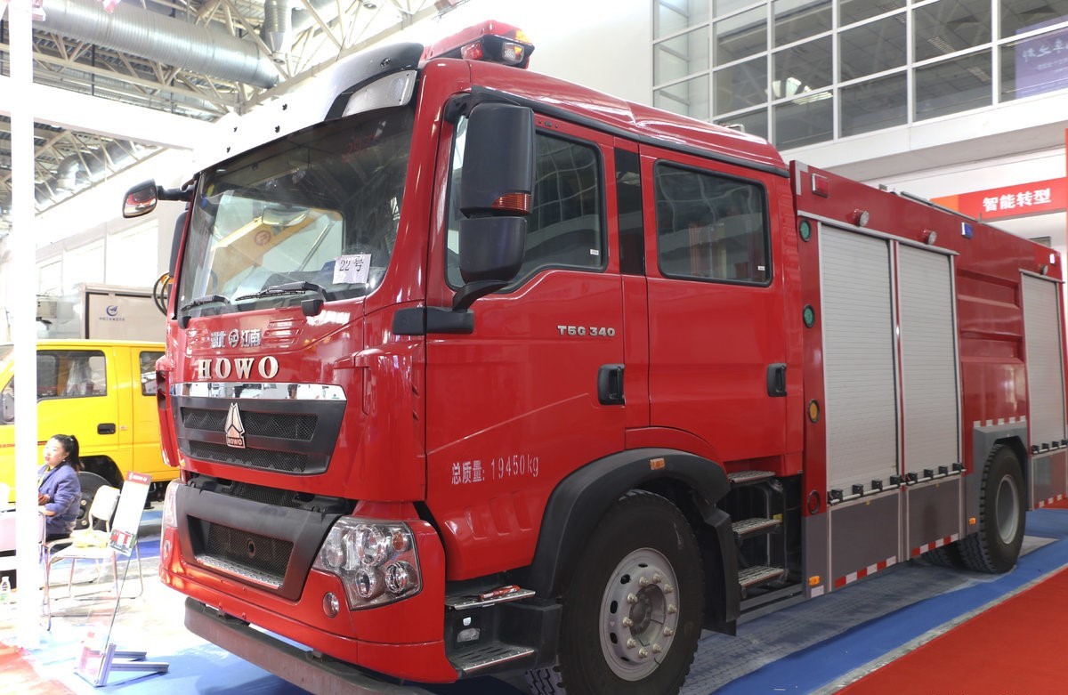 Official Aerial Ladder Fire Truck Equipment 32 M Fire Fighter Vehicle 351 - 450hp