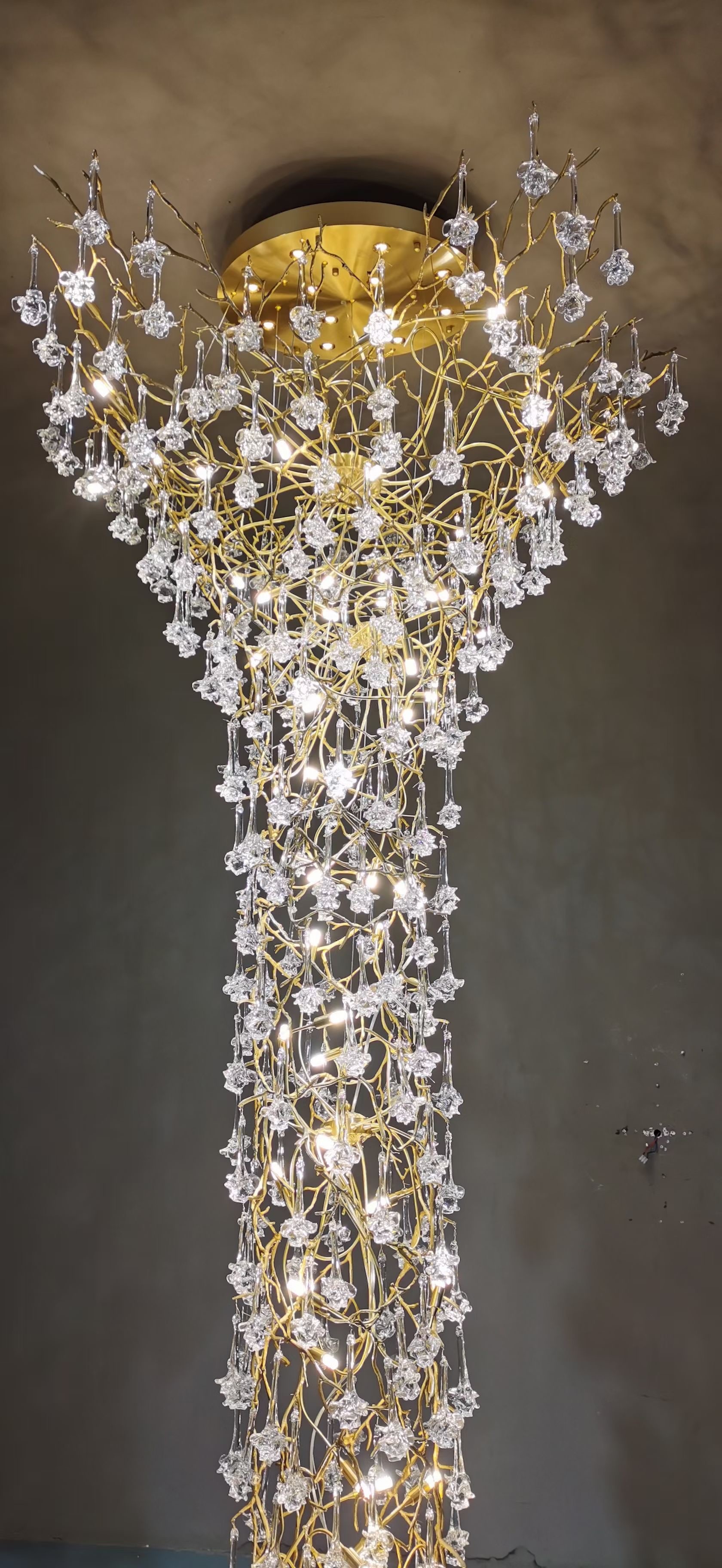 Vertical Ceiling Lights Metal Chandeliers Customized Pendant Lamp 240V G9 ODM
