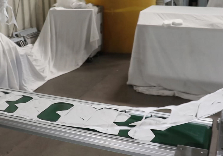 Medical Surgical Face Mask Making Machine AC220V 3.5KW Non Woven Fabric