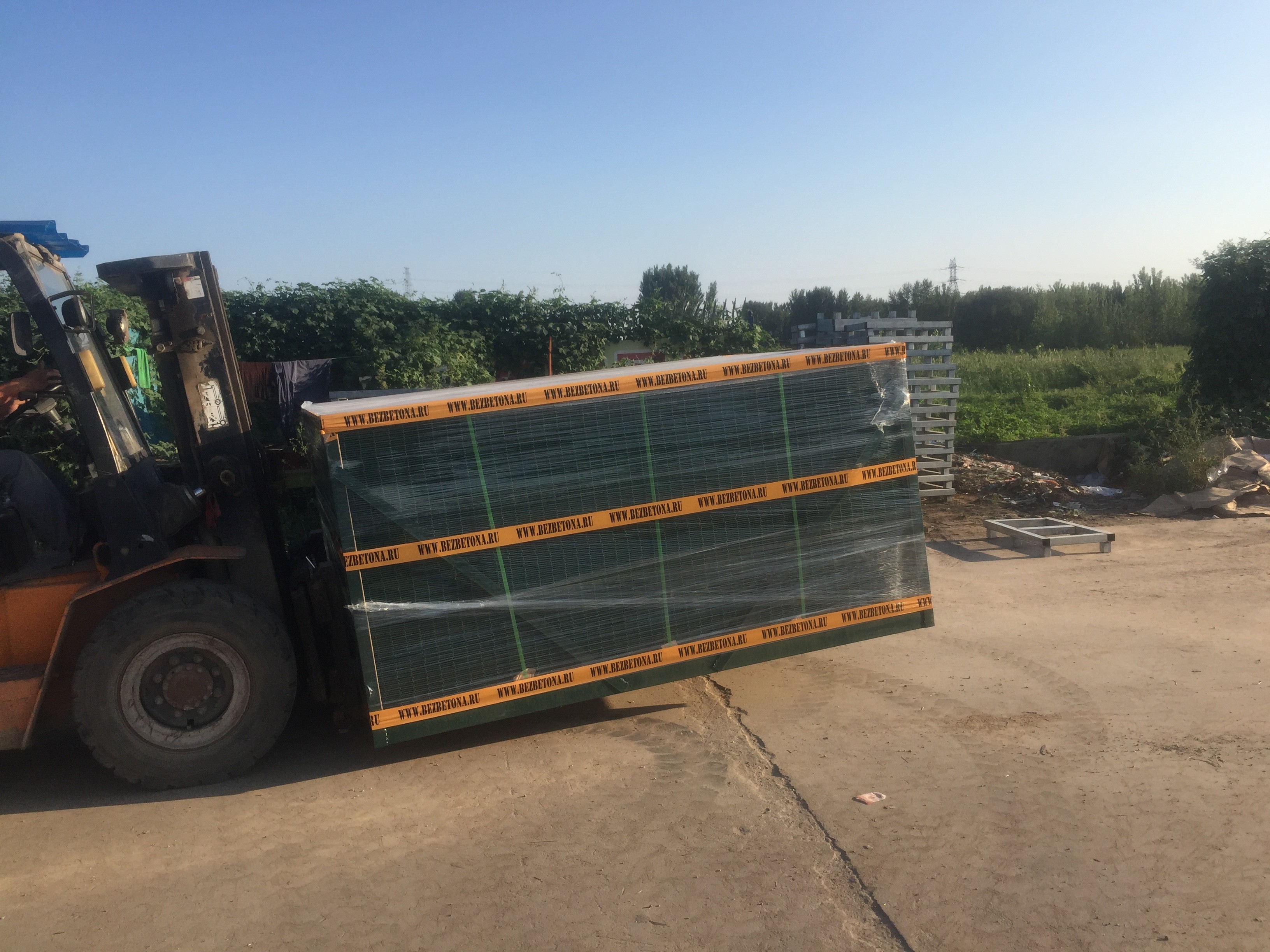 50*100 welded galvanized pvc coated wire mesh fence for backyard