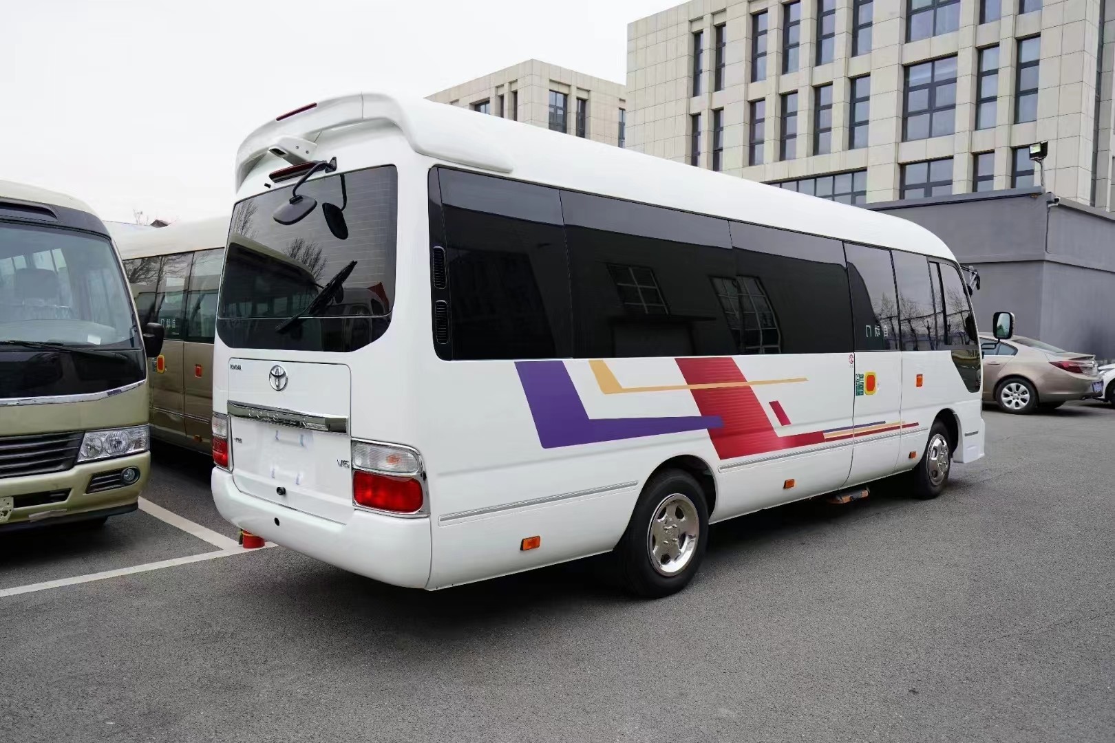Toyota Coaster 11-seater tourist bus business reception bus gasoline rear drive 4×2 manual transmission