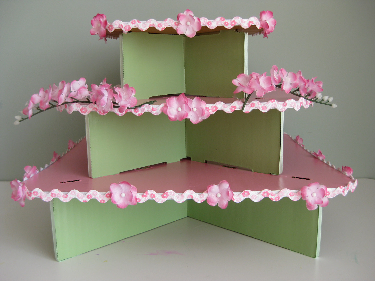 Kids Birthday Cupcake Stand , Square Shape 3 Tier Cardboard Cupcake Stand