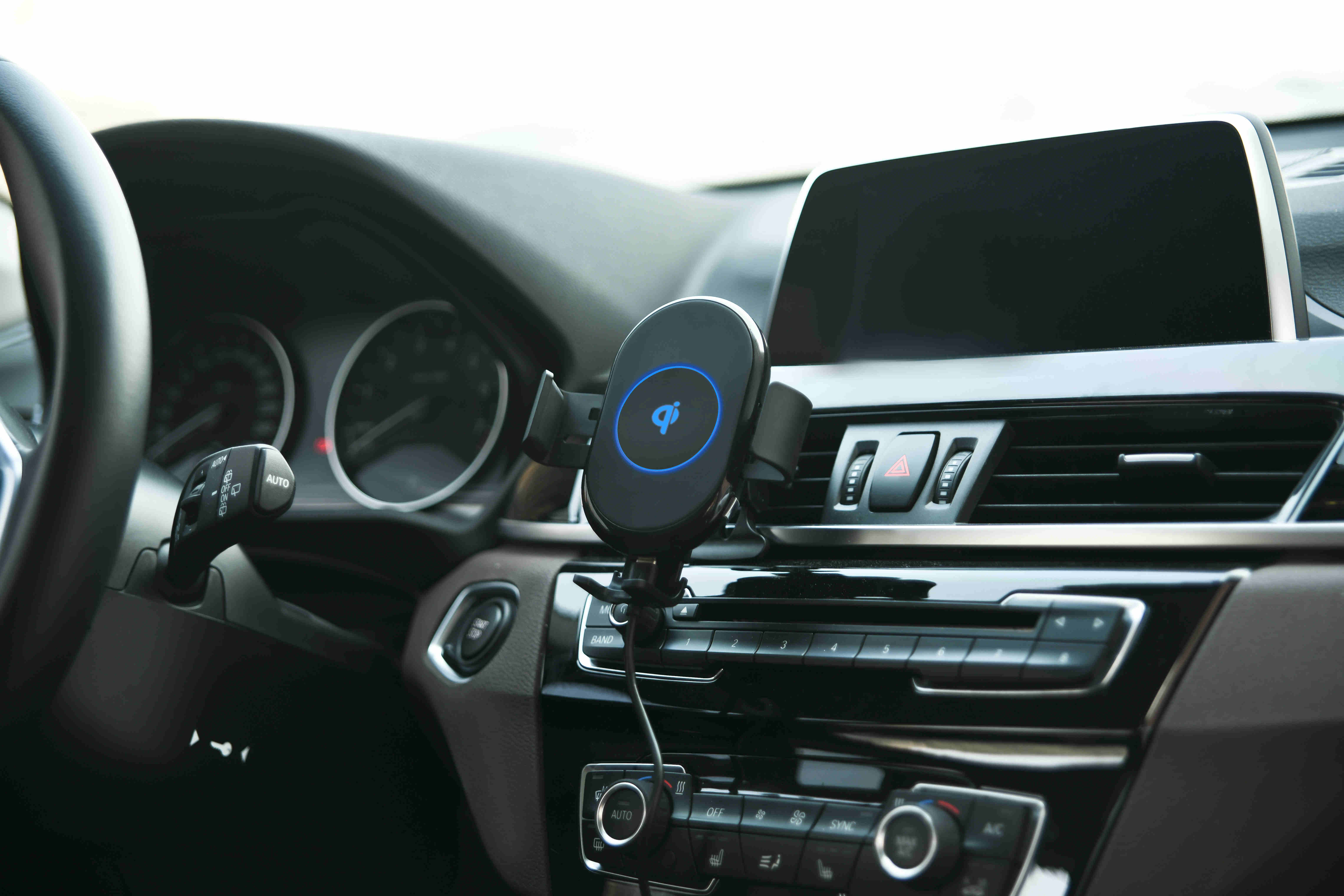 Automatic Clamping Wireless Car Charger For Iphone & Android