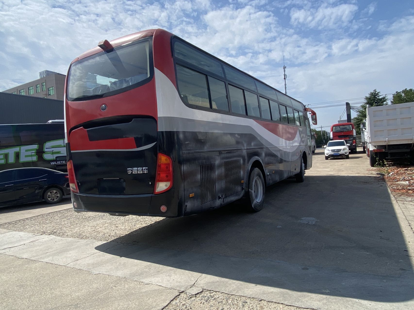 2024 Used Yutong Bus Luxury 2 2 Layout Passenger Buses With 54 Seats And Diesel Fuel Type