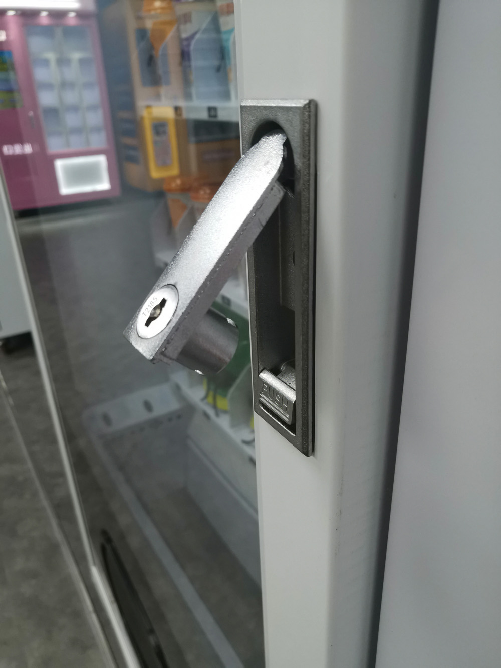 337 Capacity Power Bank Vending Machine With Elevator Wifi Hotspots Built In Router