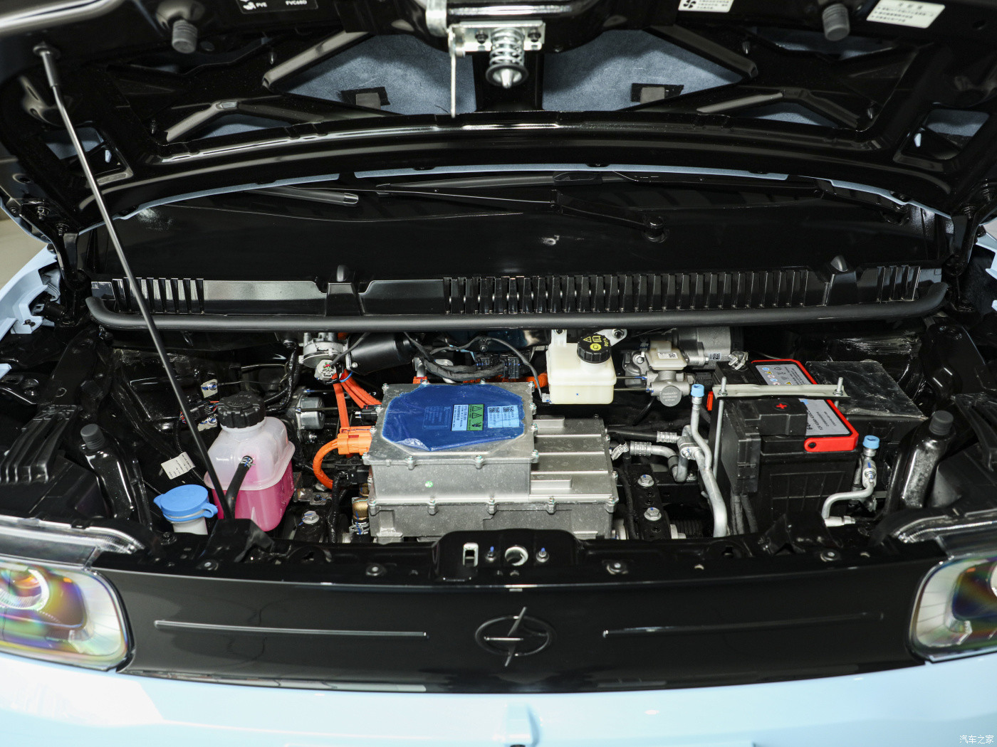 U2 Electric Vehicle 135km/H LHD 80/160Nm 5 Doors 5 Seater 6.6kw Front Drive 3840×1742×1545mm
