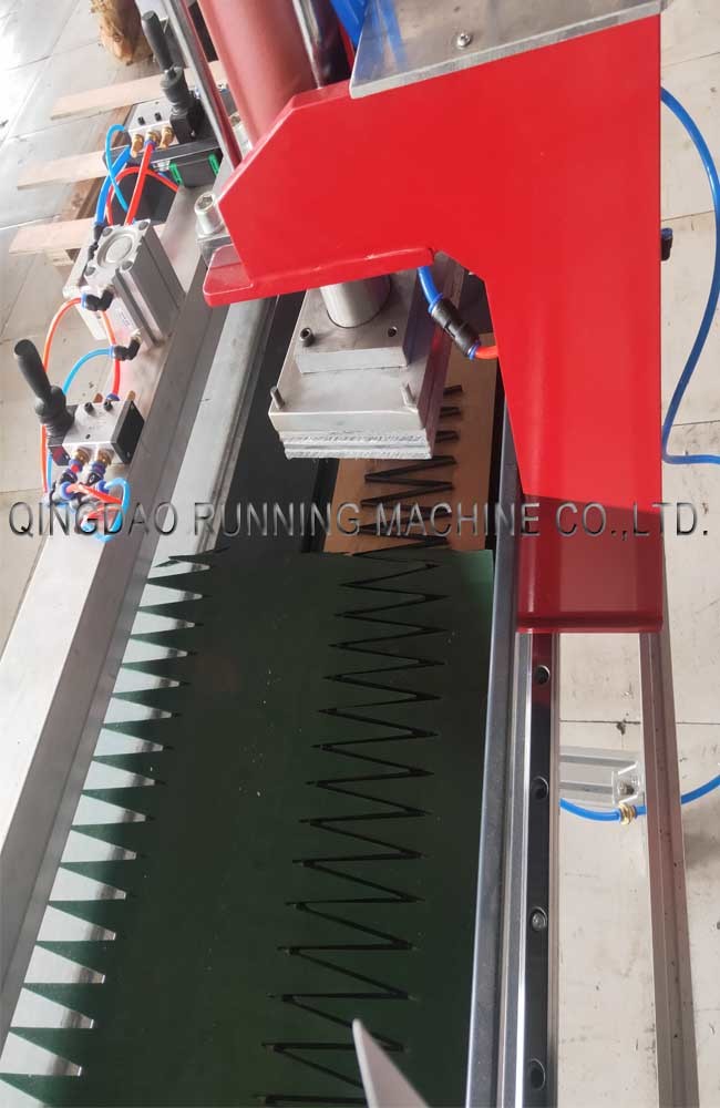 Pneumatic PVC PU Conveyor Belt Punching Machine 1600mm Width