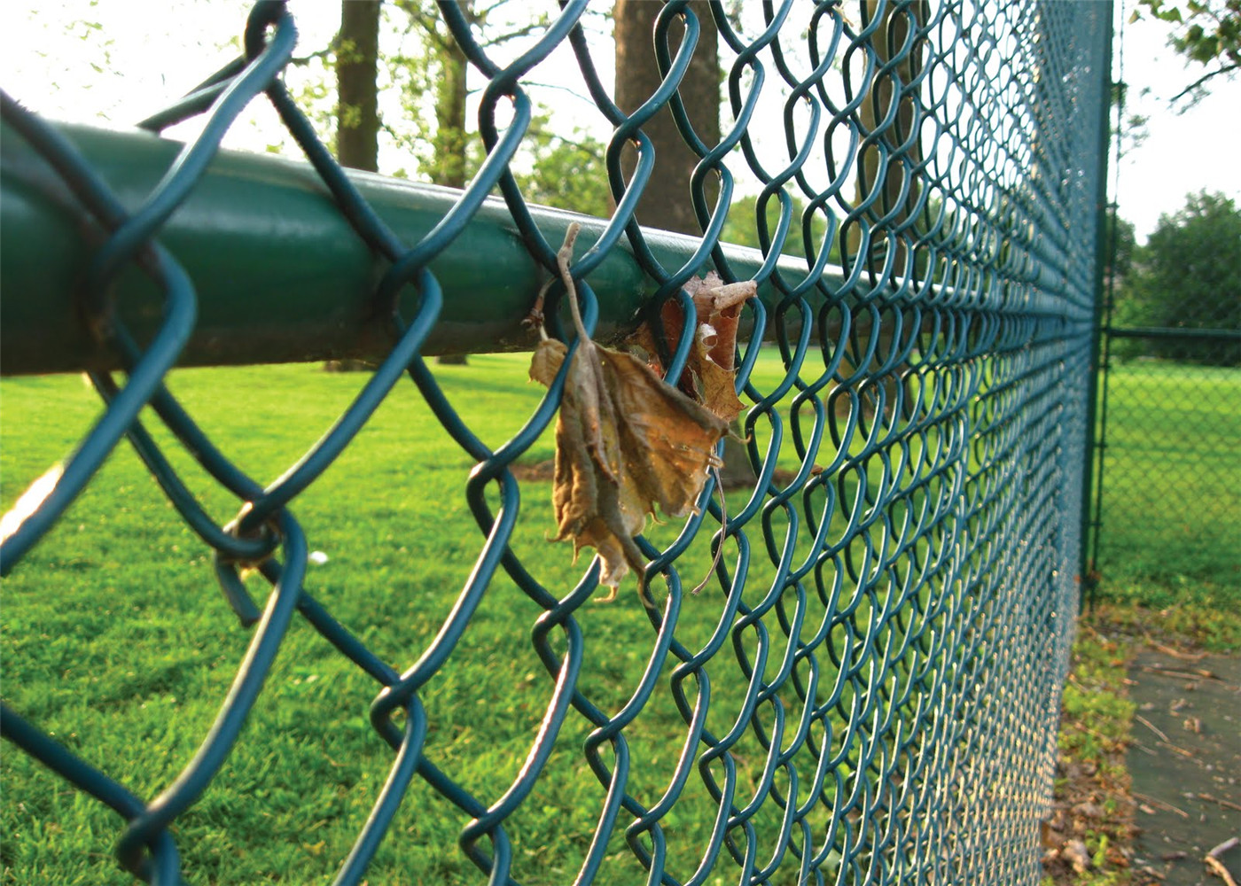 1.2 oz/sq ft (366 g/ sq meter) 8ft height chain link fabric mesh 2"x2" x11ga/2.95mm dia commerical hurricane fence