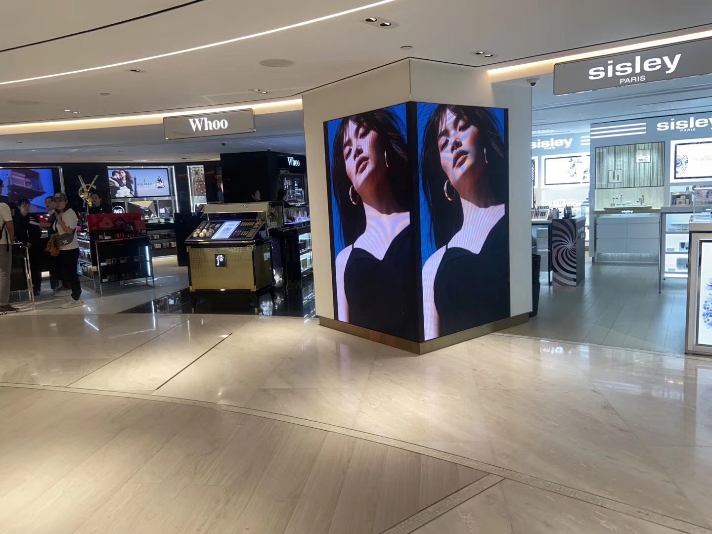 Intuitive Indoor LED Screen for Easy Configuration and Management
