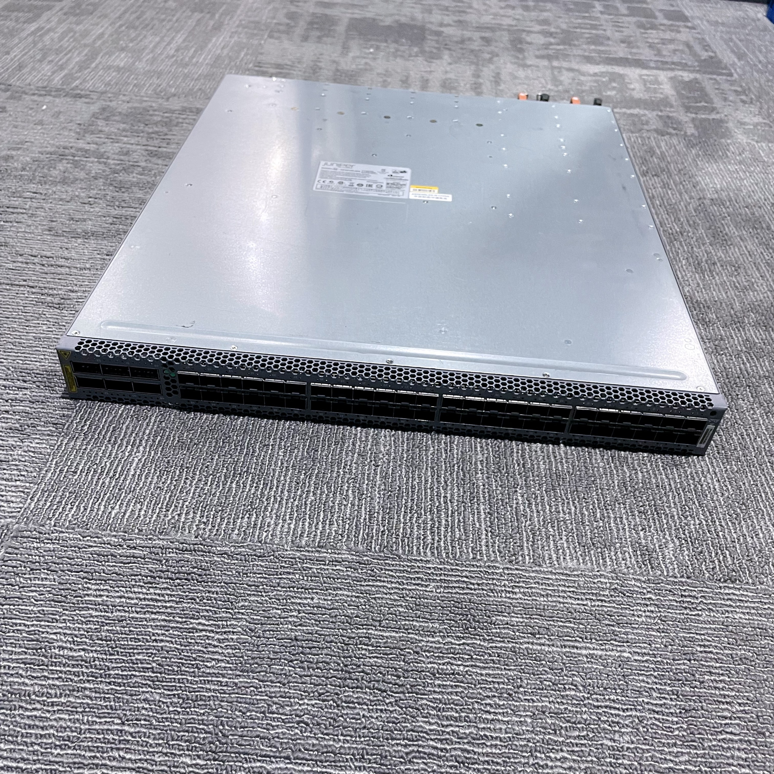 Upgrade Your Network With Private Mold QFX5100-48S-AFI Network Switch