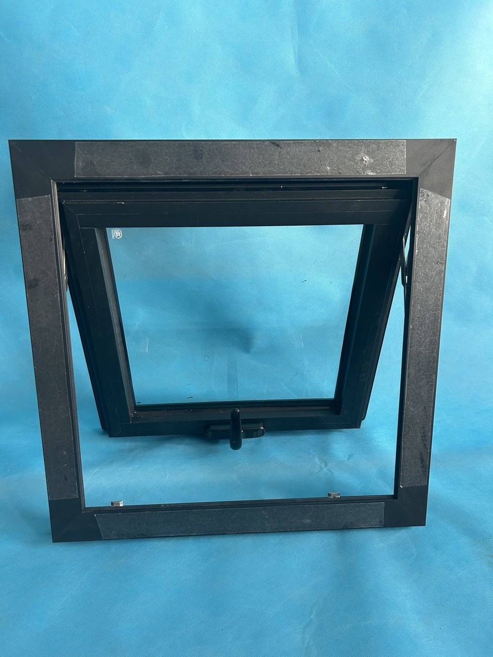 Modern Powder Coated Aluminum Awning Window With Hurricane Impact Glazing