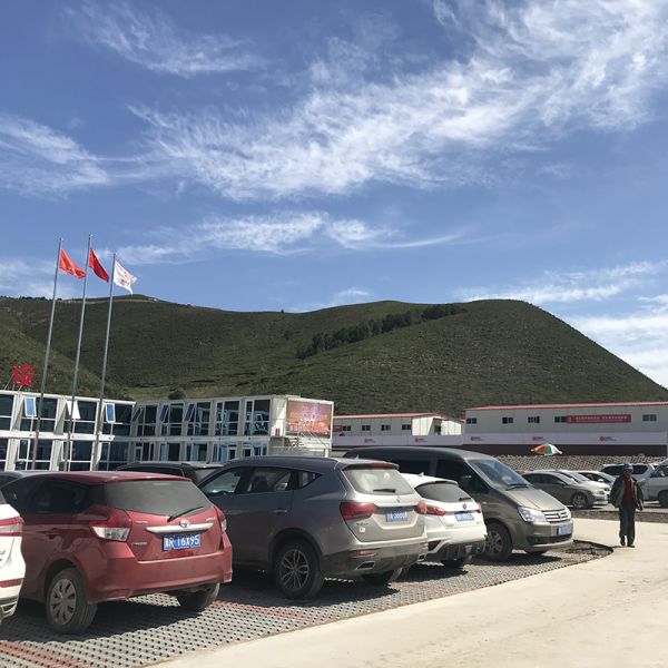 Luxury 20ft Prefab Mobile Cabin Low Price Flat Pack Container for Garden House Entry Apartment Exterior Bathroom