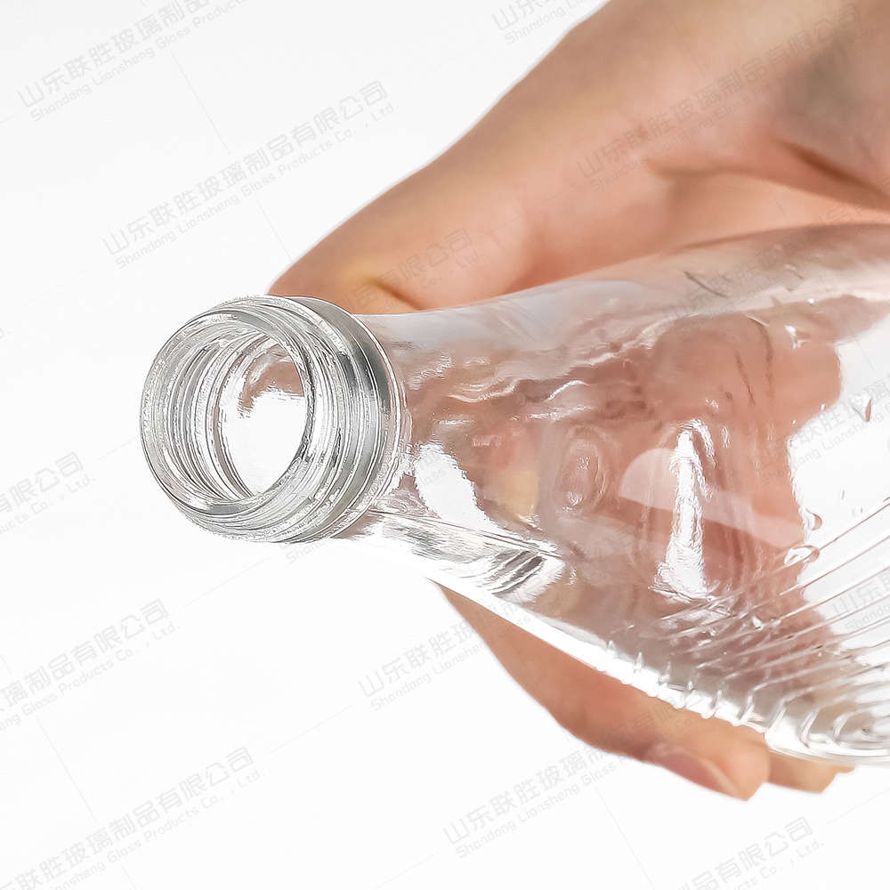 Customized Logo High Borosilicate Glass Wine Bottles for Test Tube and Whiskey 50ml/100ml