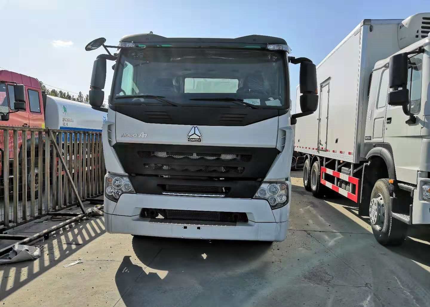 A7 6 * 4 Oil Delivery Truck 380 Horse Power Q345 Material With 20cbm Tank