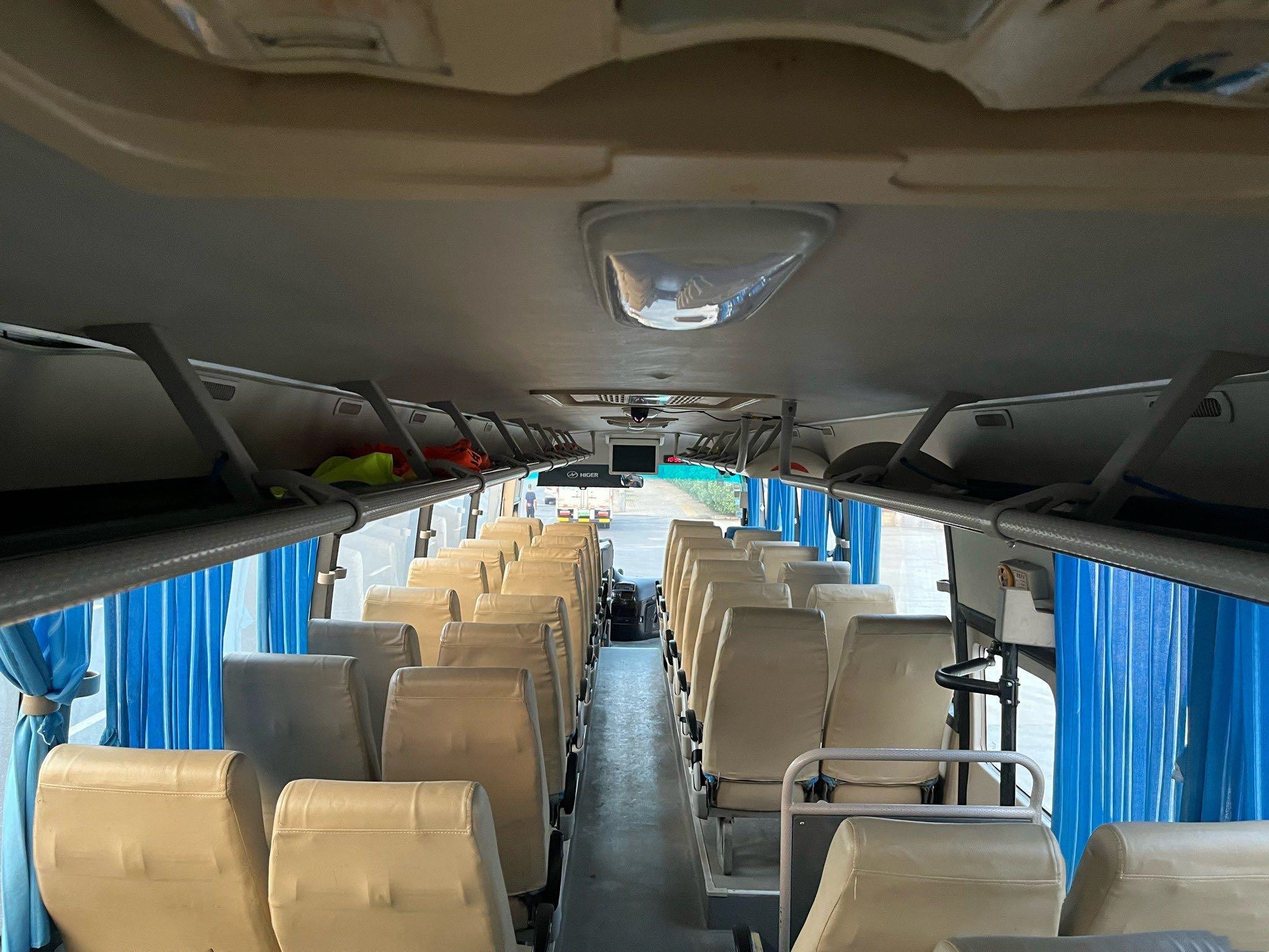 Air Suspension Higer Brand Used Coach Bus 53 Seater Double Doors Wp.7 Diesel Engine KLQ6129