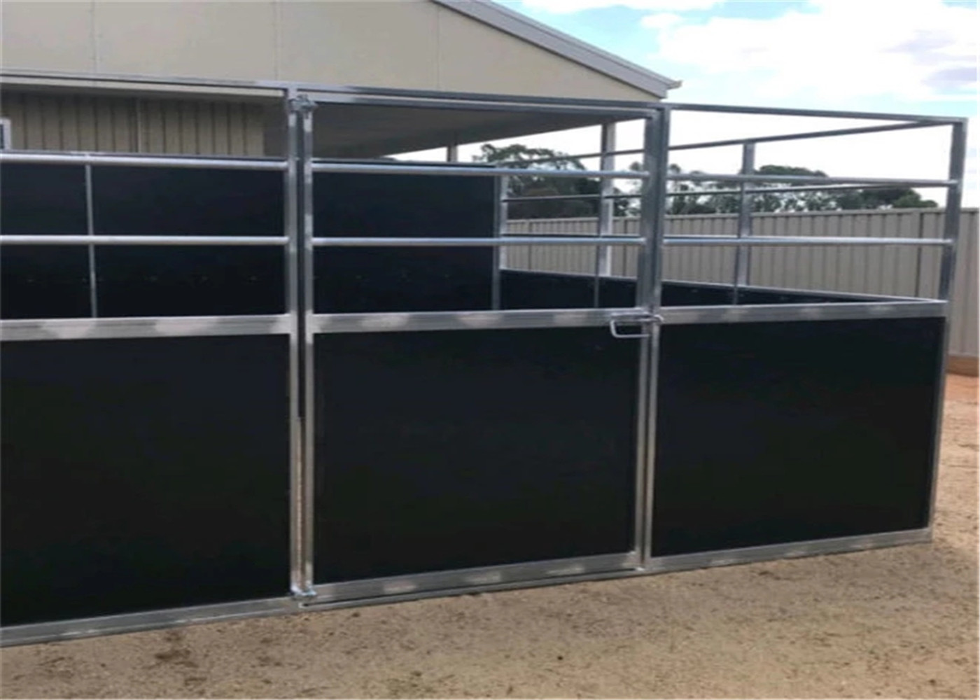 temporary horse stable with roofing 2200mm x 3600mm
