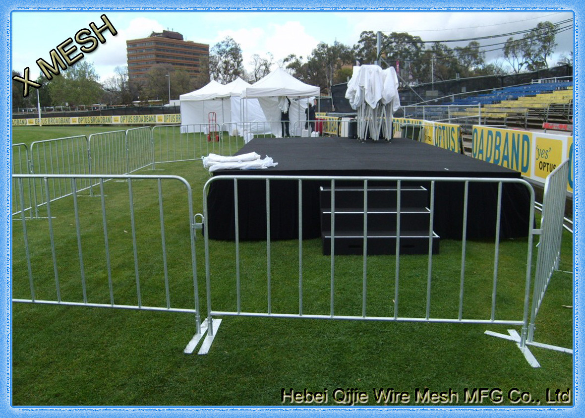 Crowd Control Barrier Mesh Fencing Steel Pipe Light Silver For Sporting Events