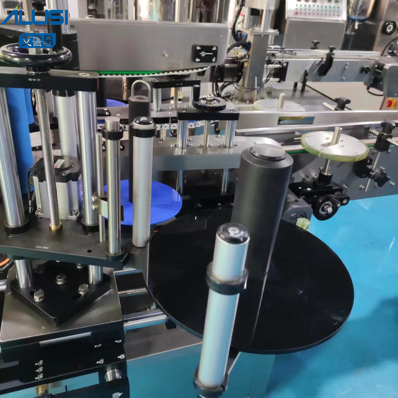 Double Side Flat Bottle Labeling Machine High Speed Pneumatic Automatic