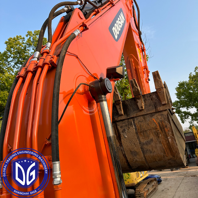Used Doosan DX225 22.5Ton Crawler Excavator Almost New And In Excellent Condition On Sale