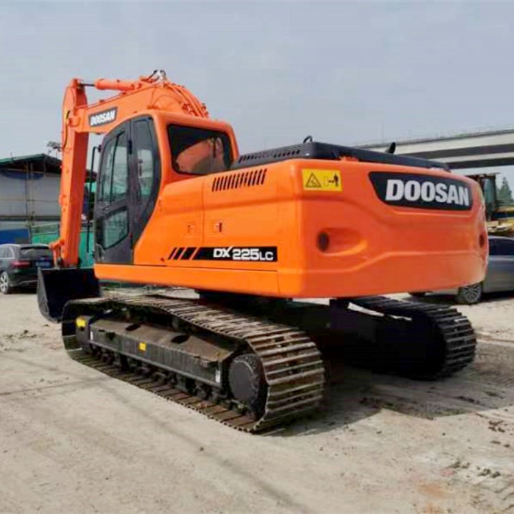 Powerful Doosan DX 225LC 2019 Excavator with 0.92 m3 Bucket Capacity and 166 kW Power