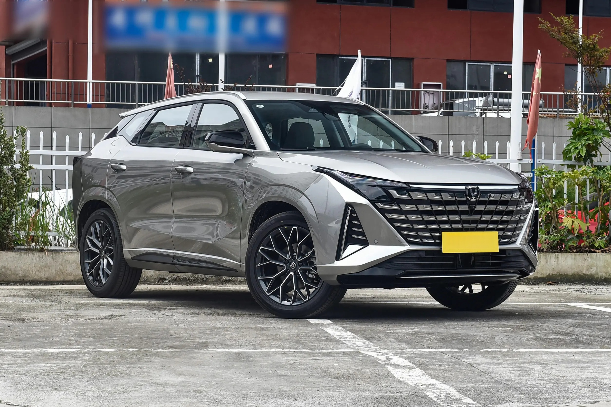 2025 Changan UNI-Z 1.5T DCT Prestige Model Gasoline SUV with 188hp FWD LHD R19 Maximum speed 200 Tire Size