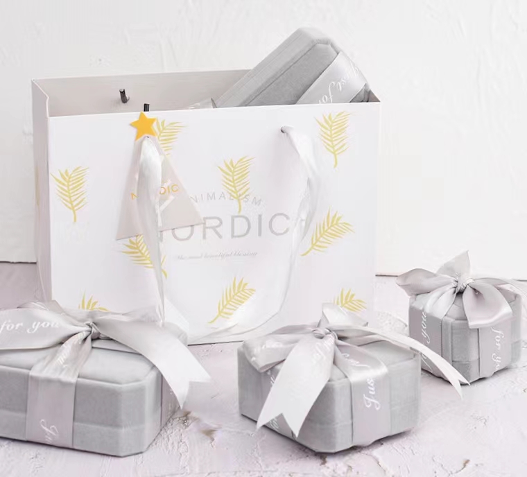 Gray White Velvet Cardboard Gift Packaging Box Display For Jewelry Ring Necklace