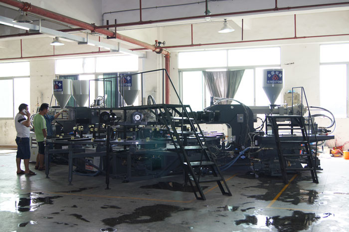 Four Color TPR Sole Sneaker Making Machine With 20 Stations Four Injectors